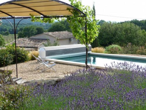 Piscine & vue sur le Bastidon